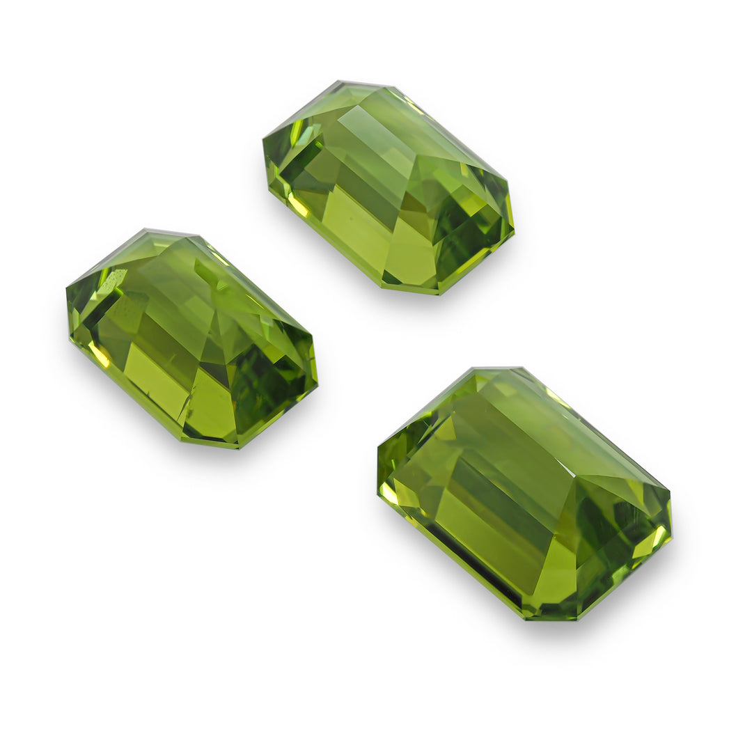 Peridot 13.20 CT / 3