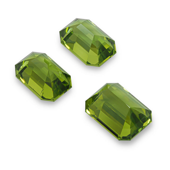 Peridot 13.20 CT / 3