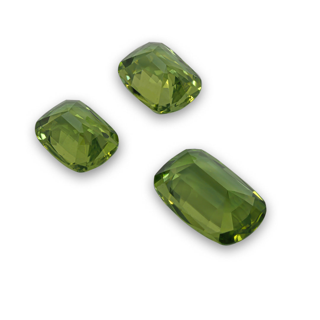 Green Apple Peridot 11.38 CT / 3