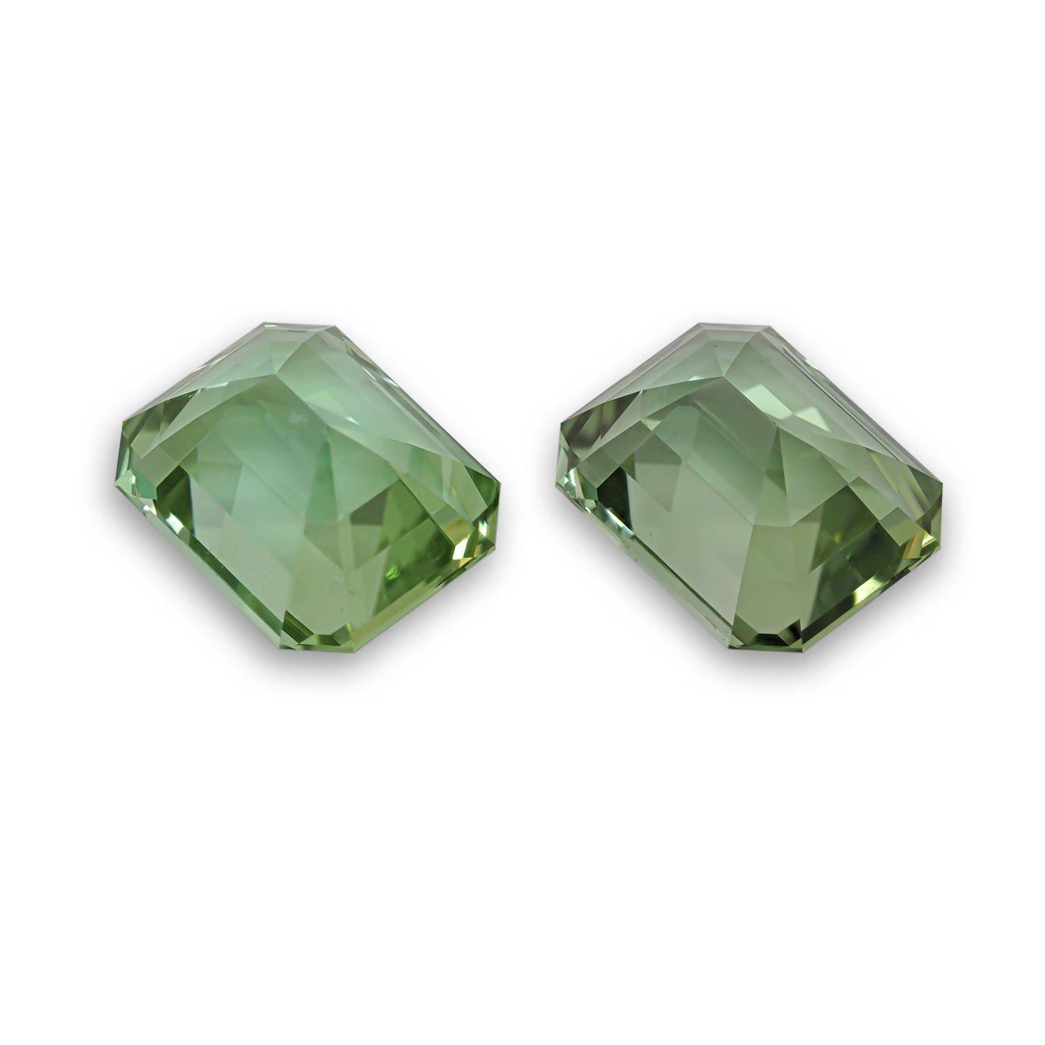 Green Tourmaline 13.92 CT / 2